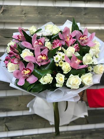 Букет цветов из: Розы и Хризантемы в Фуньково