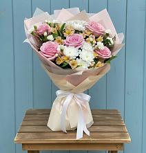Букет цветов из:  Гвоздики, Орхидеи и Розы в Фуньково