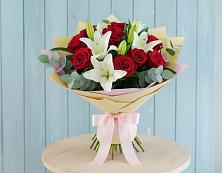 Букет цветов из:  Лилии и Розы в Фуньково