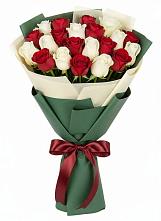 Букет Микс из красных и белых роз в Фуньково