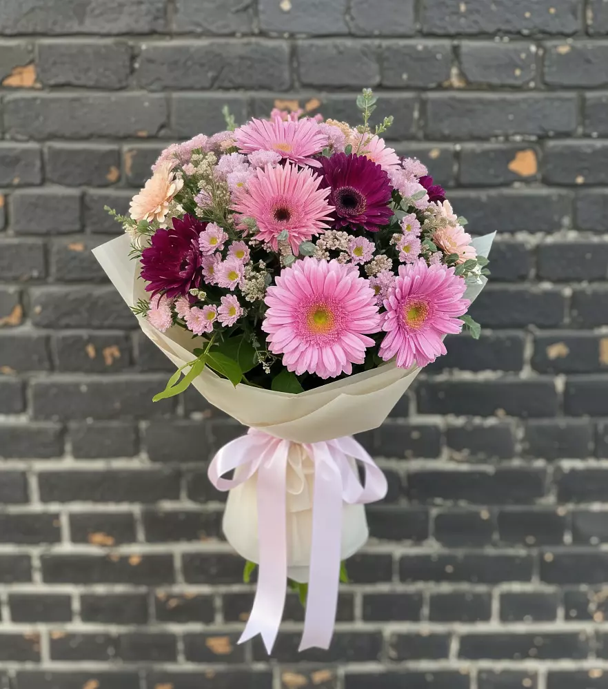 Букет цветов из: Герберы и Хризантемы в Фуньково