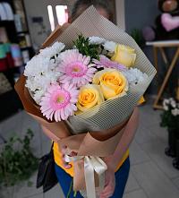 Букет цветов из:  Герберы, Розы и Хризантемы в Фуньково