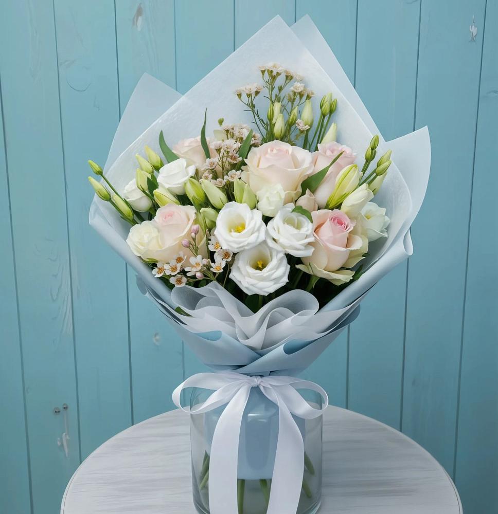 Букет цветов из: Розы и Лизиантусы в Фуньково