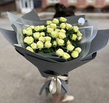 Букет Белые кустовые розы Солинеро в Фуньково