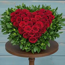 Цветочная композиция из Розы в виде сердца в Фуньково