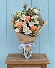 Букет цветов из:  Альстромерии, Лизиантусы, Розы и Хризантемы в Фуньково