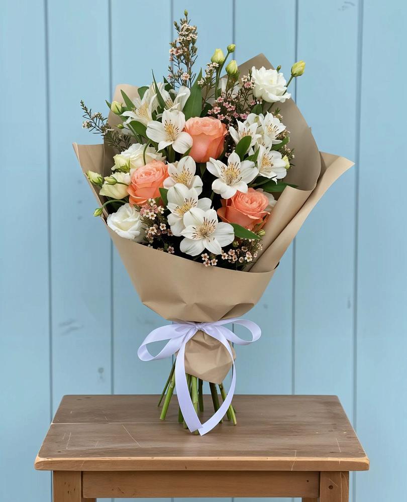 Букет цветов из: Альстромерии, Лизиантусы, Розы и Хризантемы в Фуньково